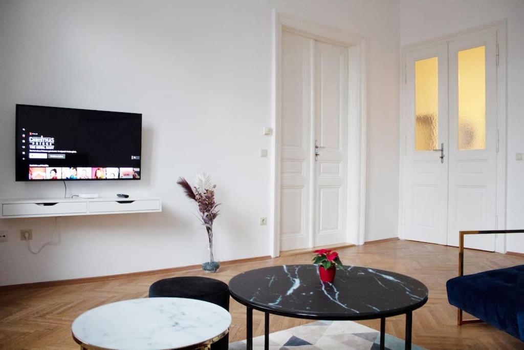 Tiberius I Levestate Apartment *